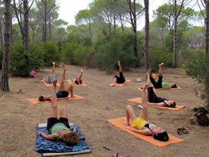 yoga-en-wellness1-amfibie-treks-vancanze-sardinie